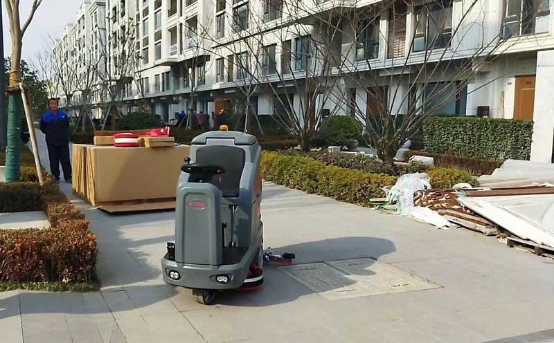 駕駛式洗地機(jī)為您的企業(yè)帶來多項(xiàng)優(yōu)勢(shì)