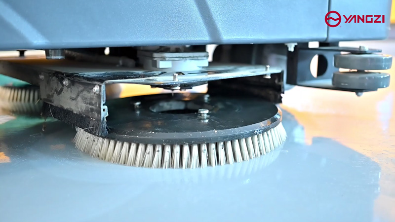 倉(cāng)庫(kù)清潔：真空吸塵器、掃地機(jī)和洗地機(jī)是您的重要盟友