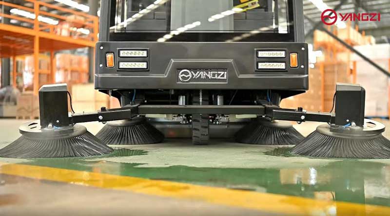 駕駛式掃地車(chē)給我們帶來(lái)哪些便利